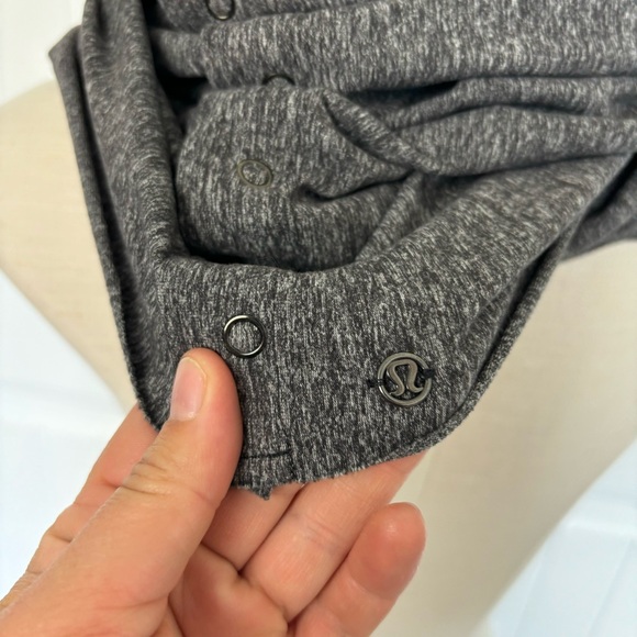 🍁50% Off Sale 🍁 Lululemon Vinyasa Scarf Grey - Picture 7 of 8